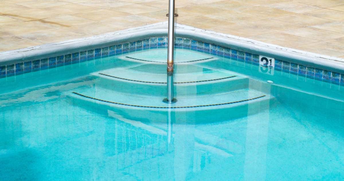 como saber por donde pierde agua una piscina