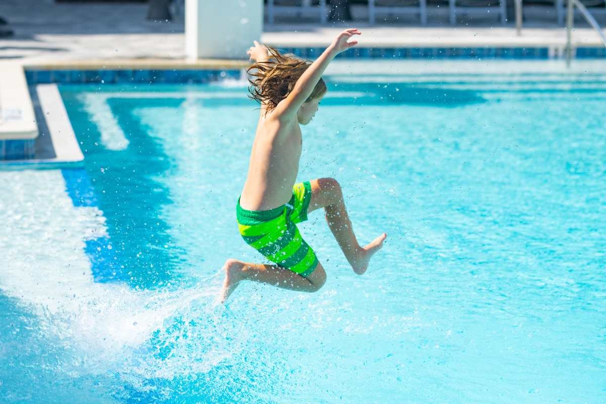 cuanta agua puede perder una piscina al dia