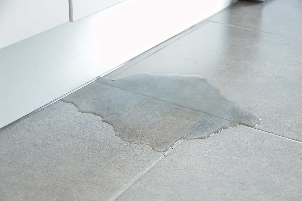 como detectar fuga de agua en la cocina