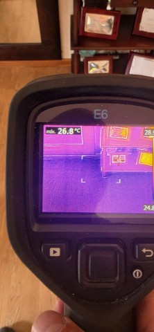 Cámara termográfica durante una localización de filtraciones en Ames