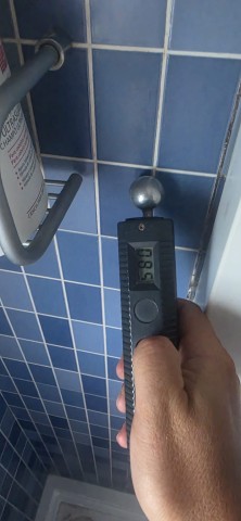 higrometro medidor en columna de ducha